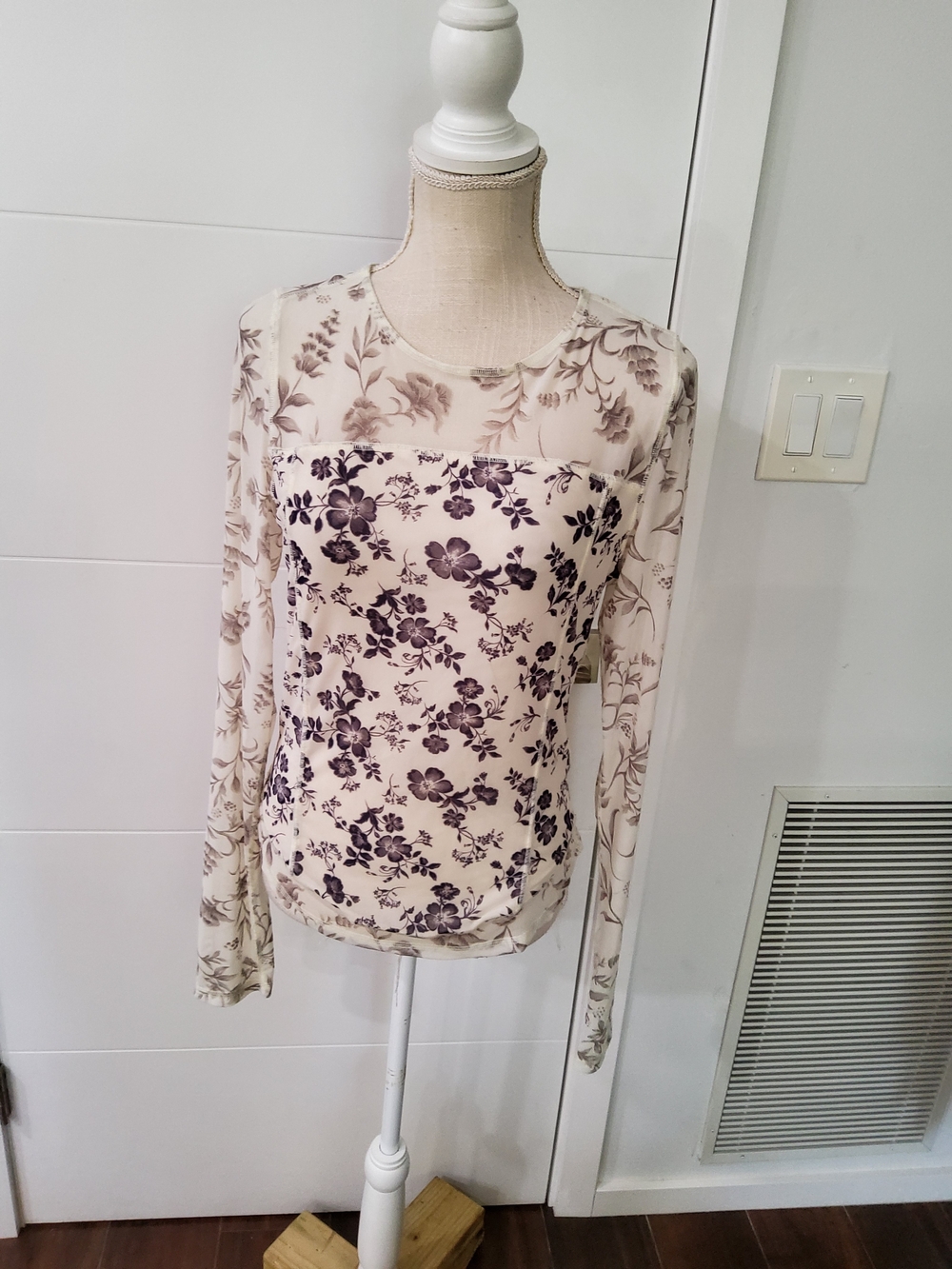 Free People Betty's Garden Long Sleeve Mesh Top Size XL - Picture 5 of 16